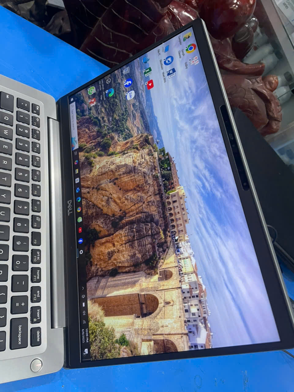 Dell Latitude 7400 vỏ Nhôm: Core i7-8665U, RAM 8G, SSD 256G