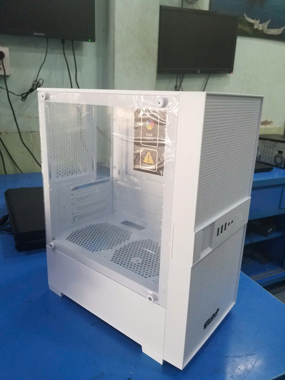 Vỏ máy tính Emaster 972W - Trắng