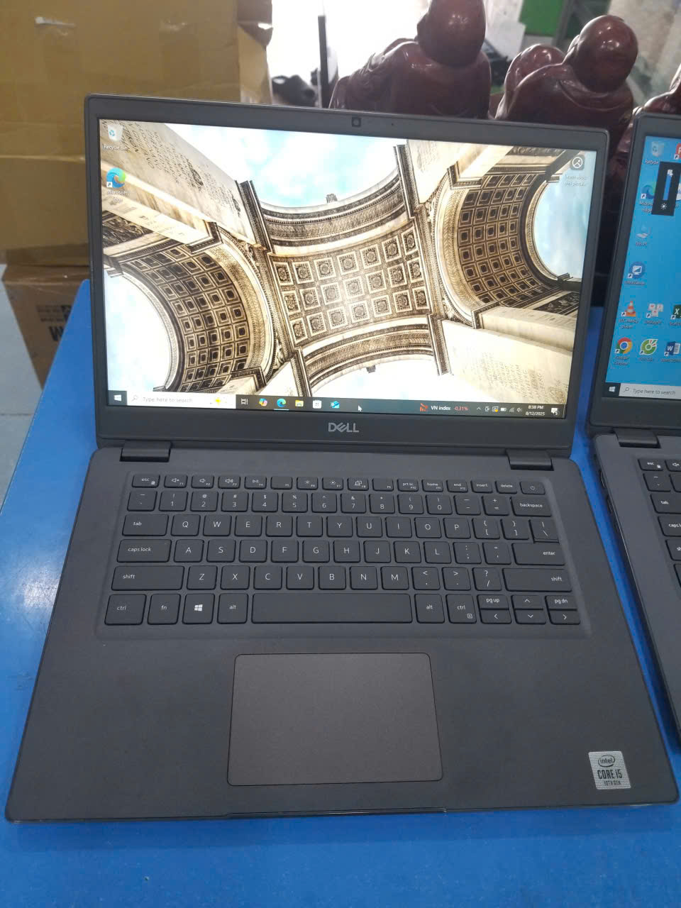 Dell Latitude 3410: CPU I5-10210U; Ram 8G; SSd 256 Nvme