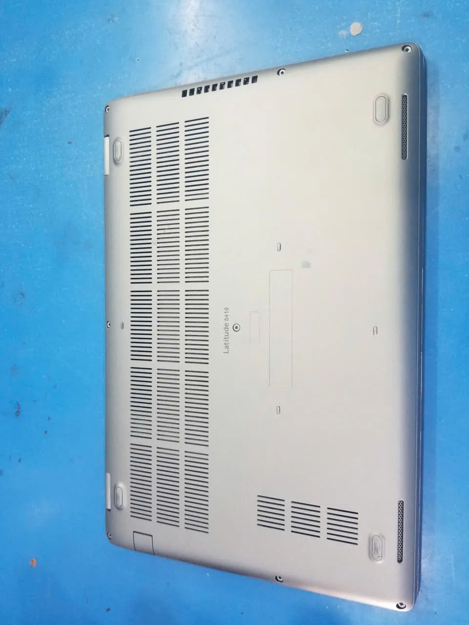 Dell latitude 5410: CPU I7-10810U; Ram 8G; SSD256
