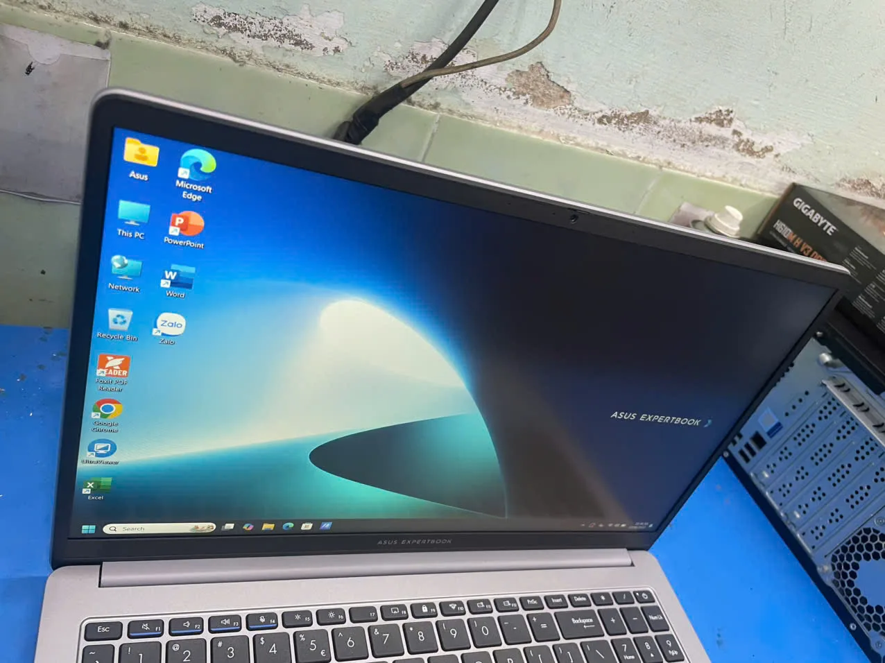 Asus P1503CVA-i508-50W i5-13420H/8GB/512GB SSD/UMA/15.6"" FHD/ax+BT/FP/McAfee/Win 11 Home/Xám"
